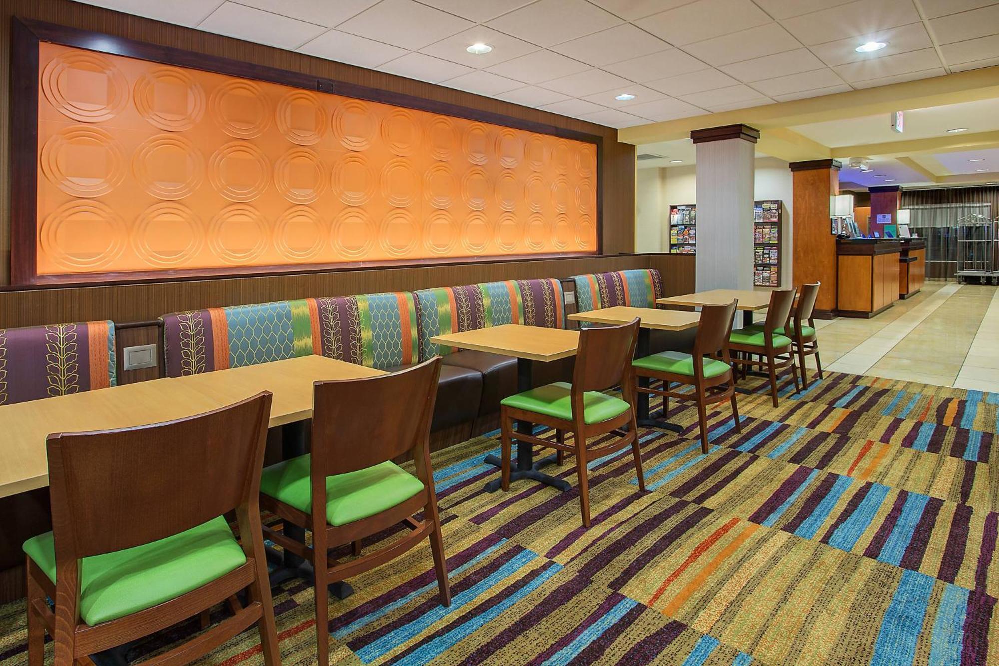 Fairfield Inn & Suites Кодак Екстериор снимка