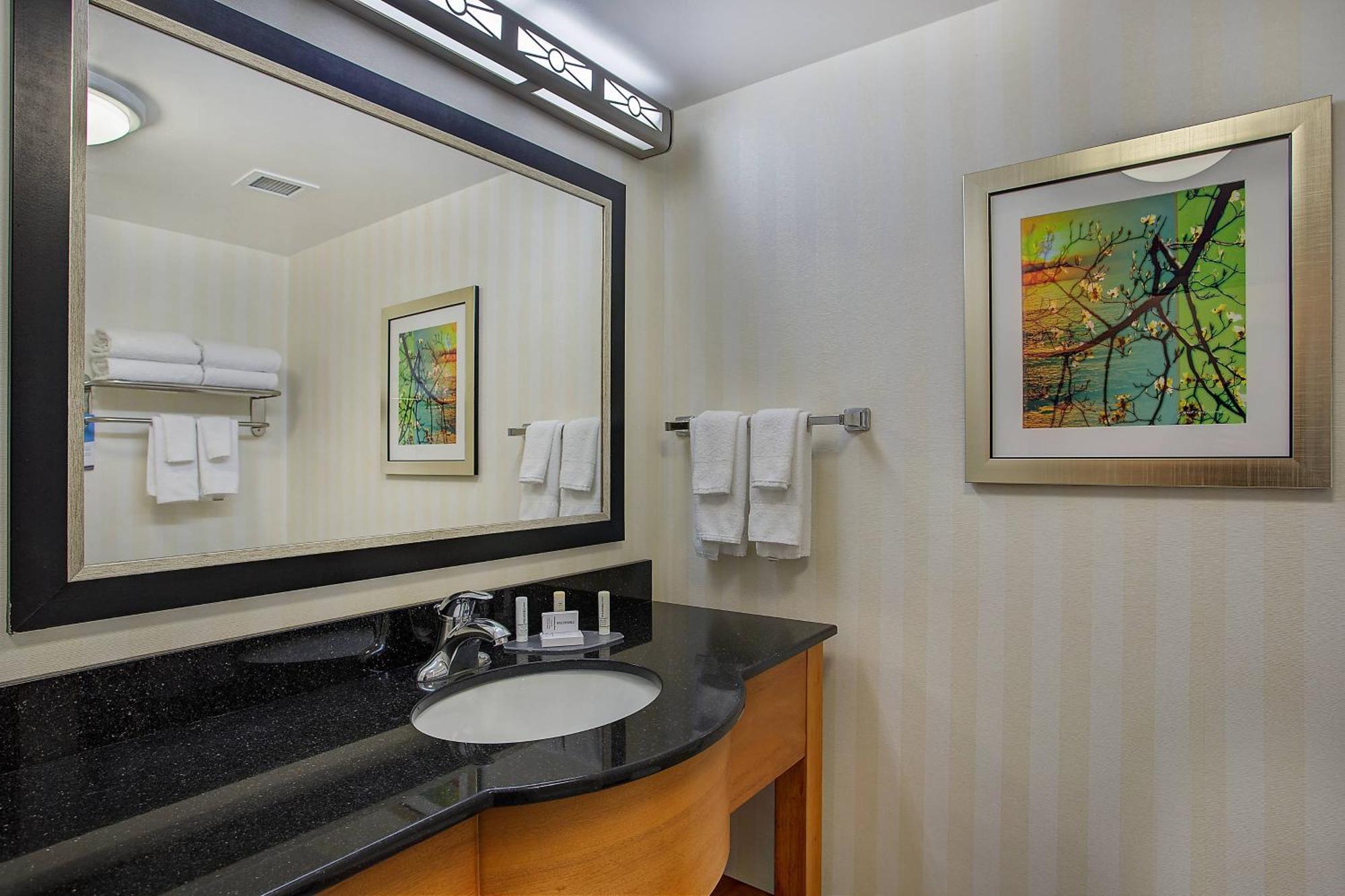 Fairfield Inn & Suites Кодак Екстериор снимка